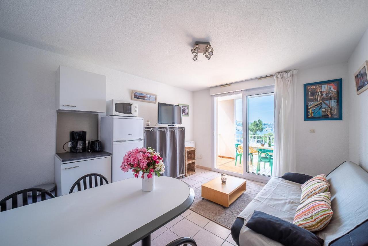 Apartment Evasion - A 200m De La *